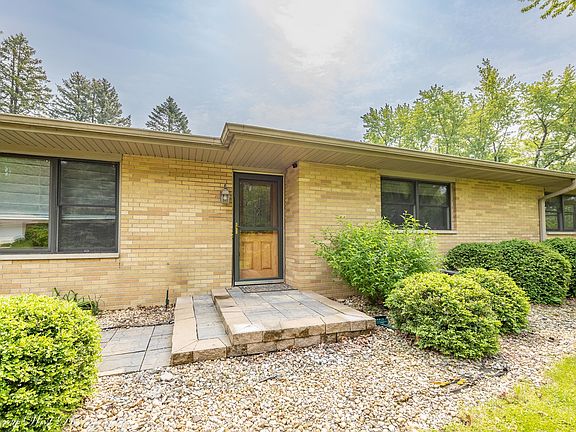 3rd image of 1382 Prosser Dr