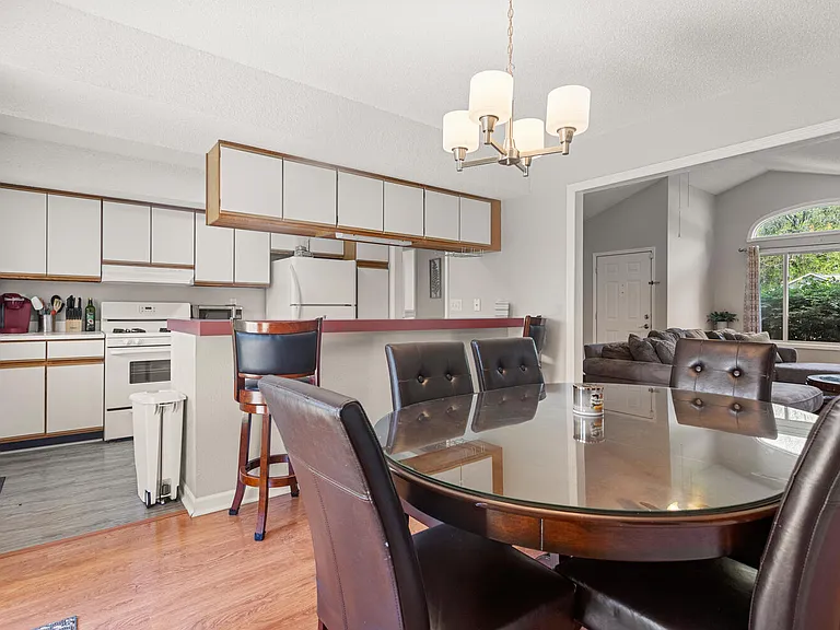 913 W Eads St — Photo 7