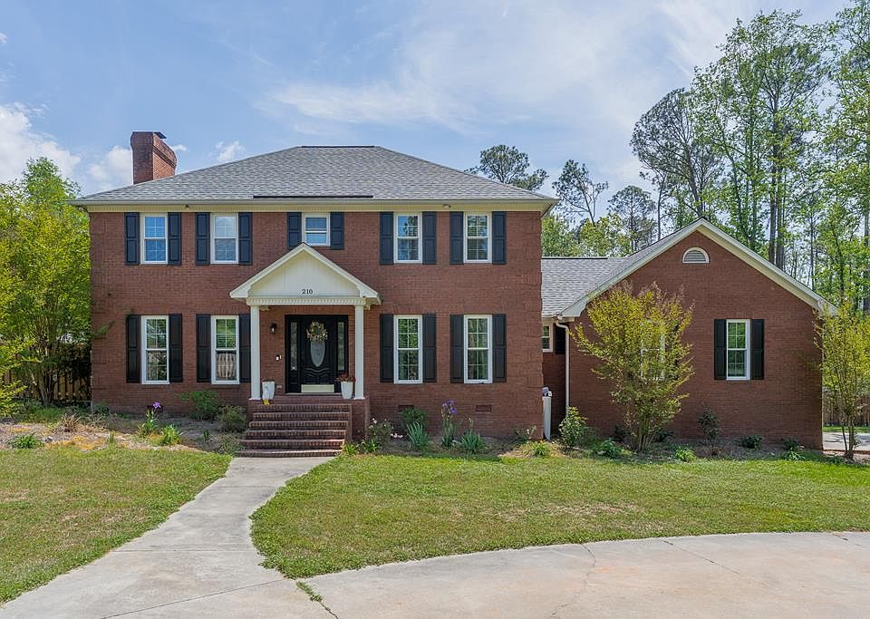 1st image of 210 Dogwood Ave