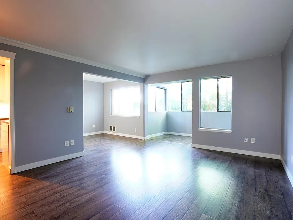 3816 11th Ave W #114