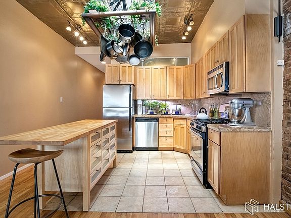 4th image of 131 W 21st St APT 4