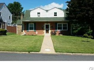 655 Fernwood St, Emmaus, PA 18049