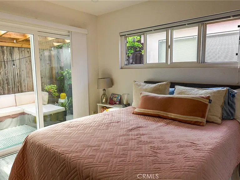 1713 Wollacott St — Photo 10
