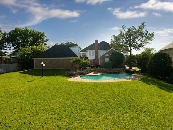 4th image of 585 Oak Hill Dr