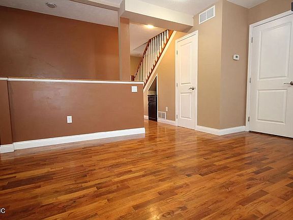 5th image of 406 N Boulevard St