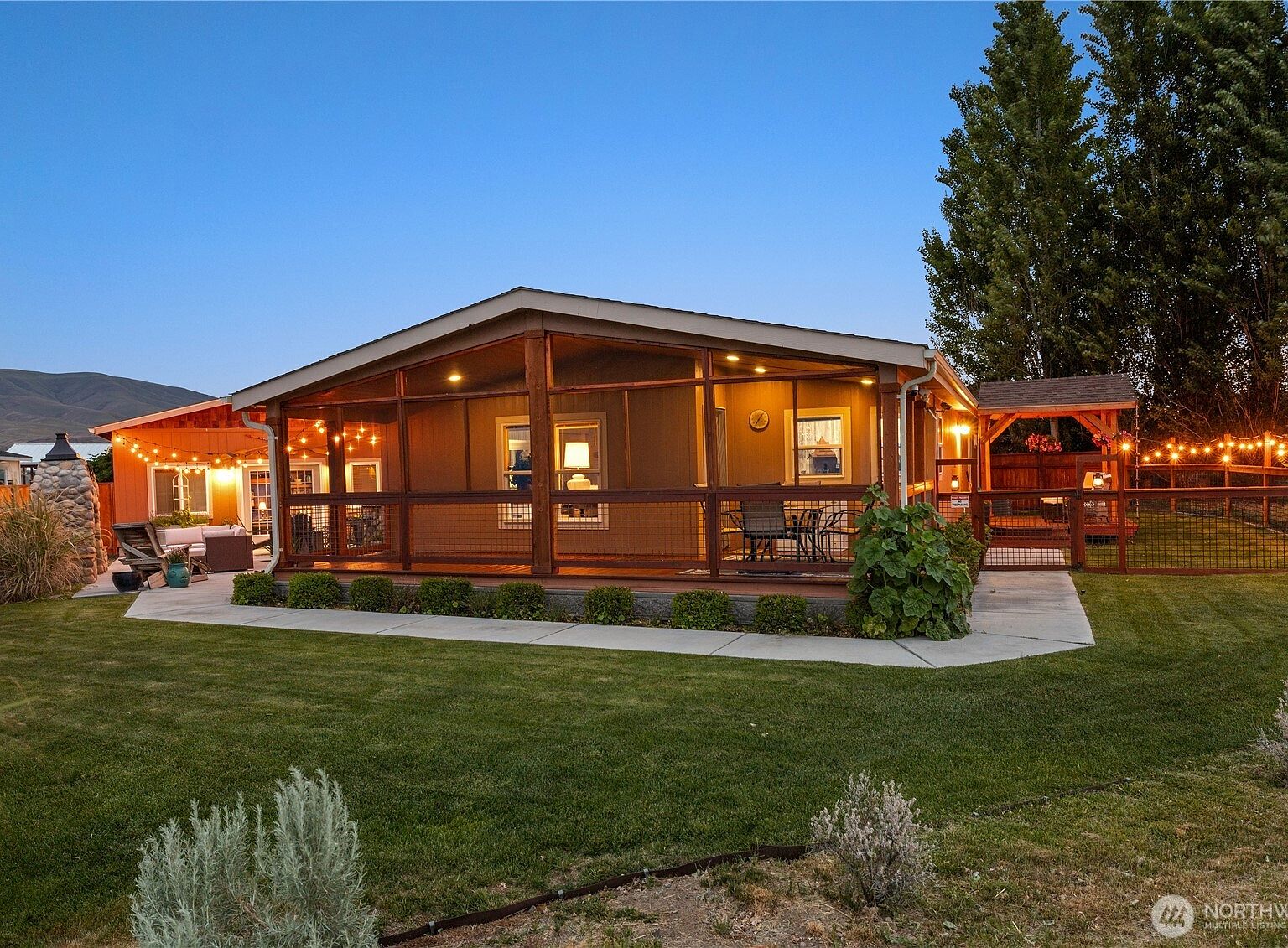 205 Fairway Place SW