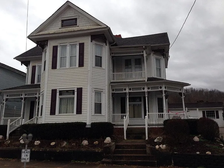 203 W Main St