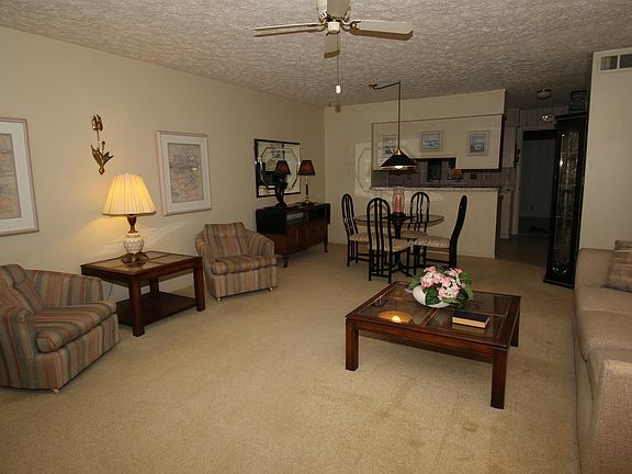 5th image of 1900 Country Club Dr Unit 8