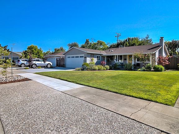 4th image of 2683 Sutro Dr