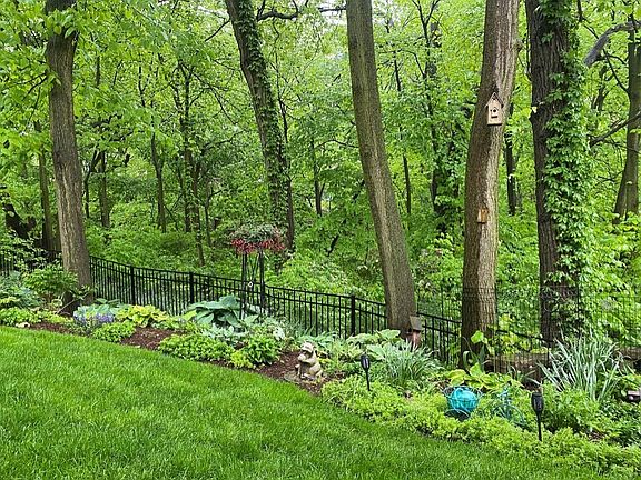 3rd image of 724 Ridge Rd