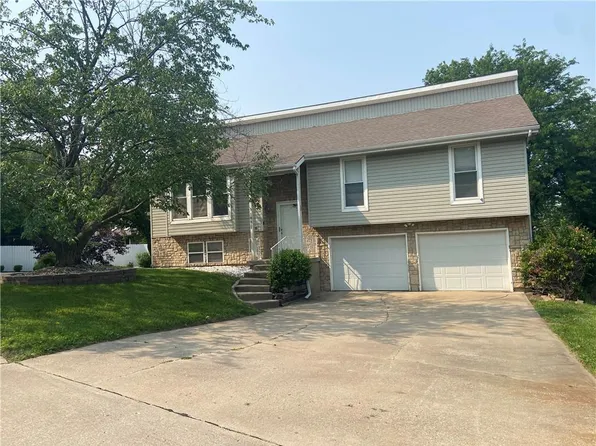 108 Charles St, Liberty, MO 64068