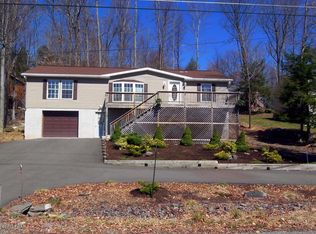 19 Oak Ter, Lake Ariel, PA 18436