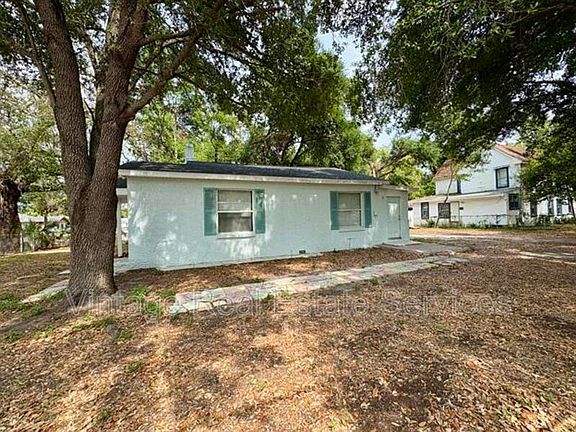 3rd image of 1701 E Louisiana Ave