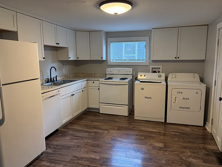 415 S 1st St — Photo 5