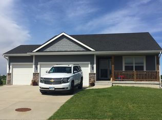 5902 NW 106th St, Johnston, IA 50131