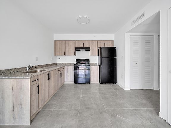 4th image of 14752 NE 6th Ave #101