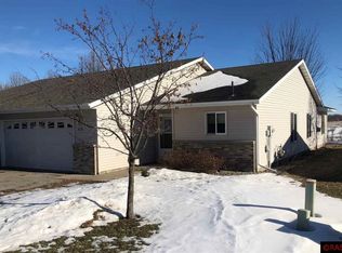436 E Washington St, Le Center, MN 56057