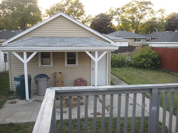 1 CAR GARAGE