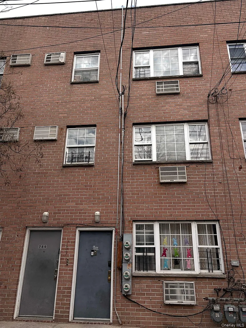 789 Jennings Street photo 1