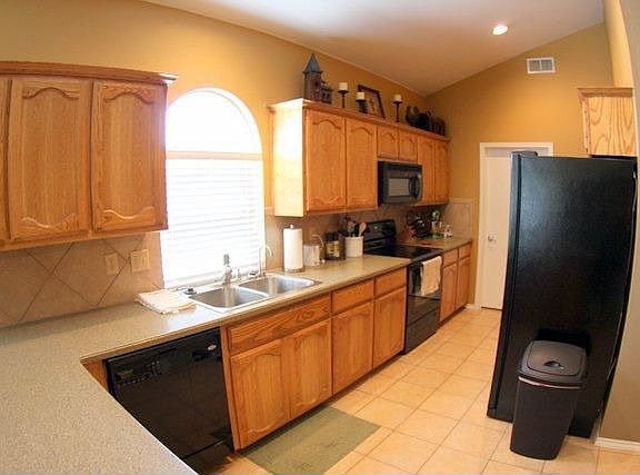 5th image of 917 Hunter Ln