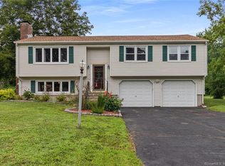61 Upper State St, North Haven, CT 06473