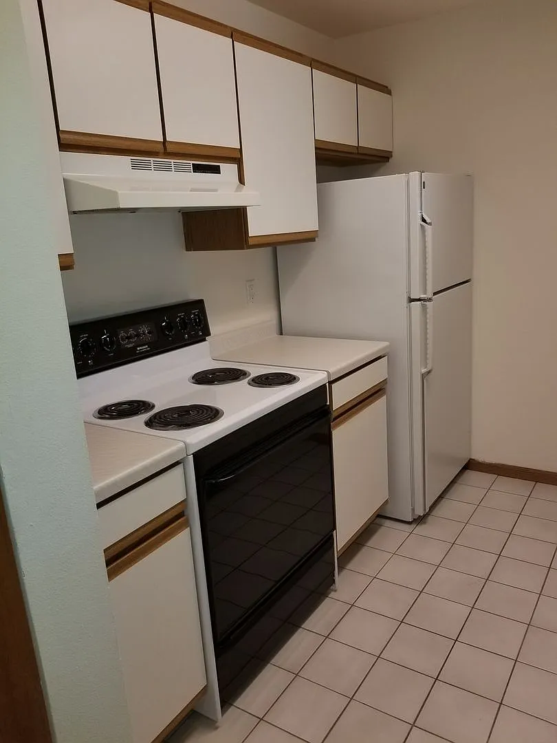 Building Photo - Pine Ridge Apartments