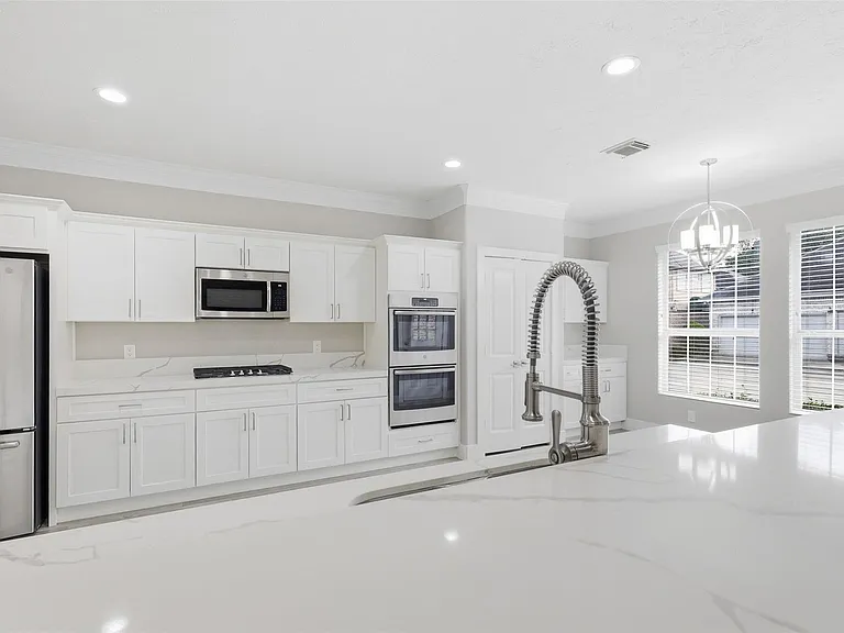 59 Champion Villa Dr — Photo 12