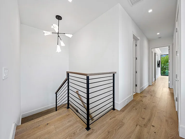 320 NE Wavecrest Way — Photo 34