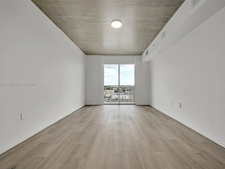 475 NE 125 N #504 — Photo 4
