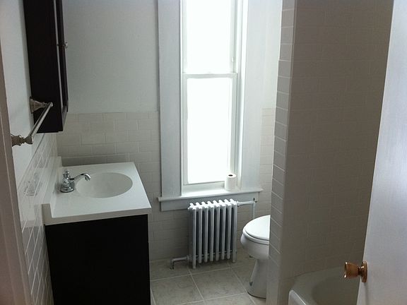 4th image of 581 Chestnut St #1