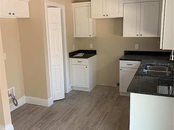 3rd image of 988 W Glenhaven Dr
