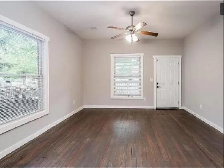 305 S Green St — Photo 12