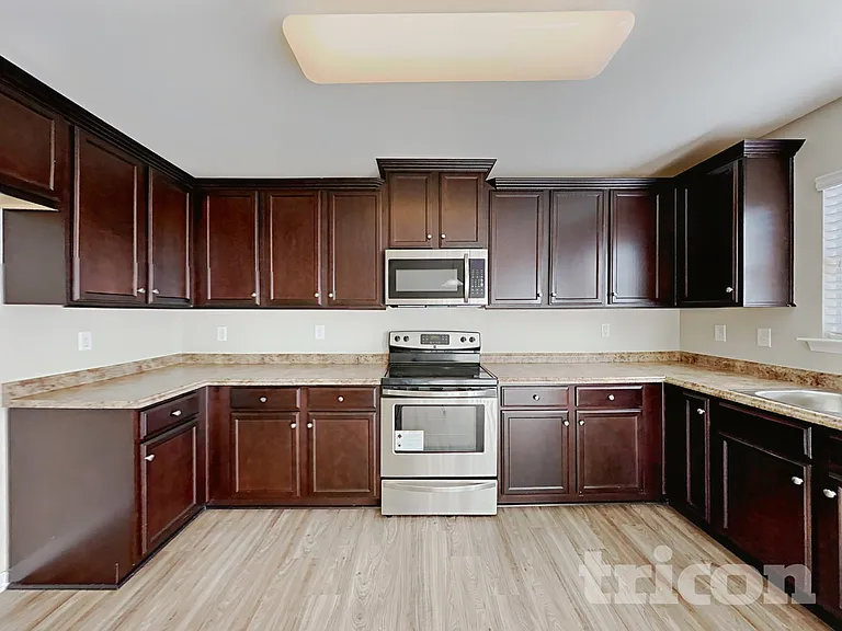 429 Victory Ln — Photo 5