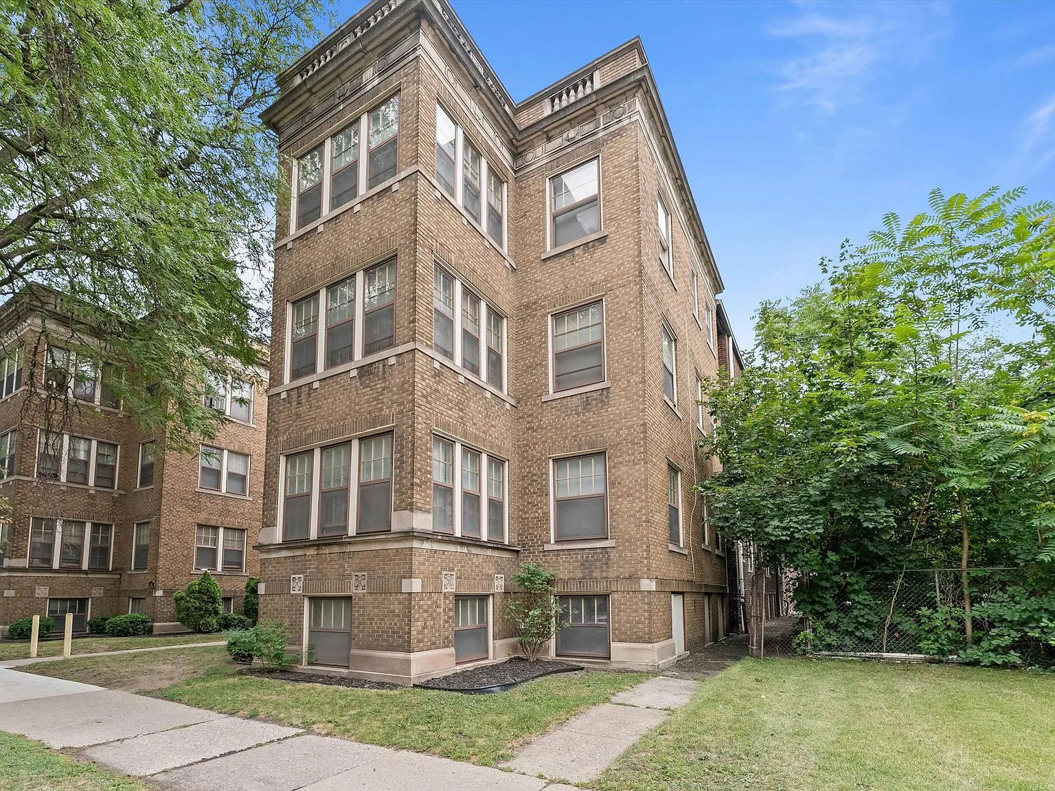 691 Seward — Photo 3