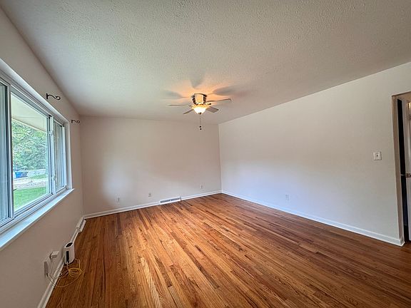 2nd image of 609 Duke Ln