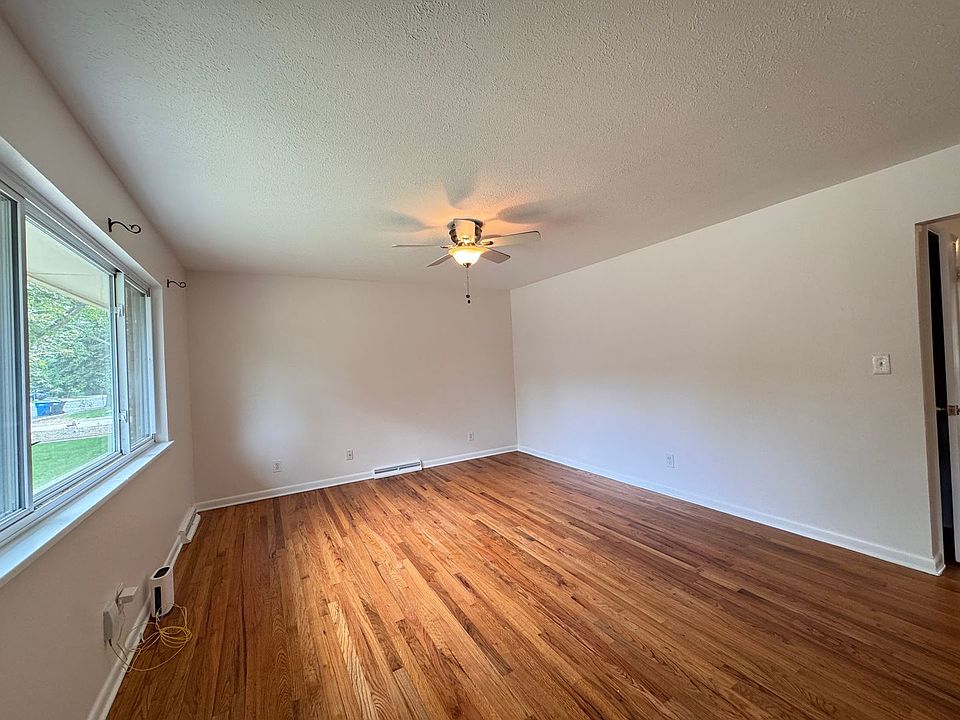 1st image of 609 Duke Ln