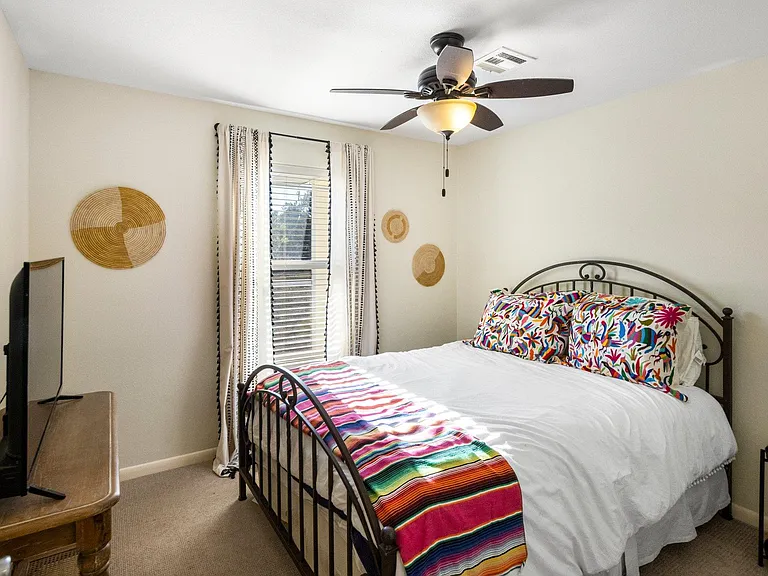 301 Hub Dr — Photo 24