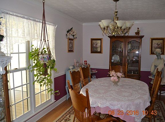 2nd image of 31 Island Creek Dr