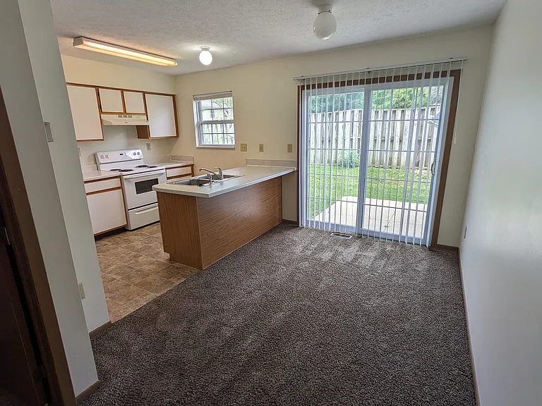 113 Taylor Ave — Photo 2