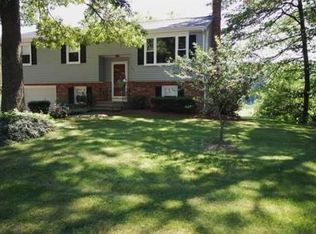 107 Country Club Dr, Franklin, MA 02038
