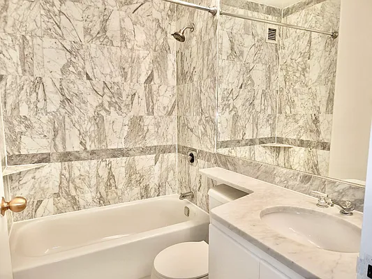 Rented by T&T Real Estate | media 17