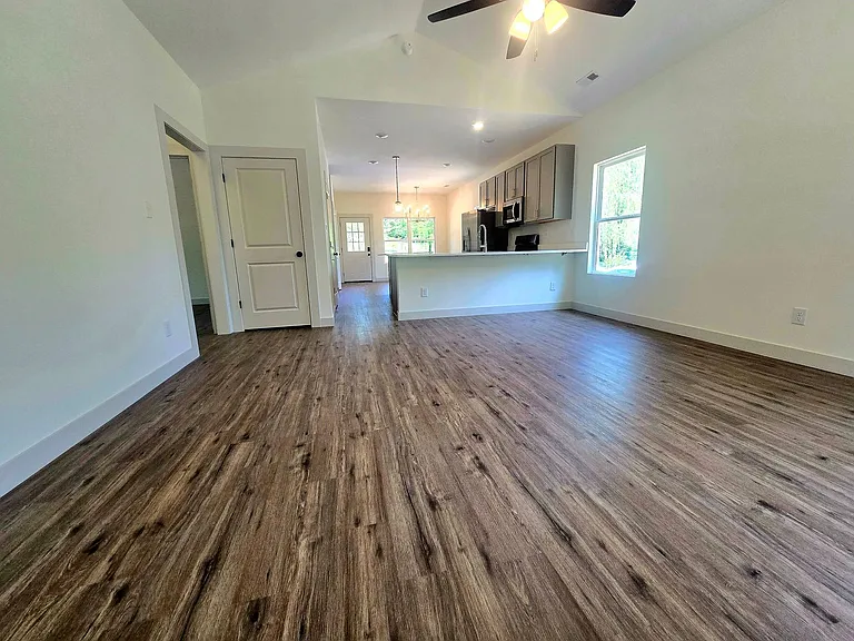 1331 Lee Ln — Photo 6