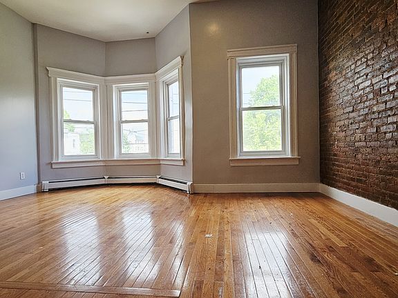 3rd image of 581 Bramhall Ave #2A