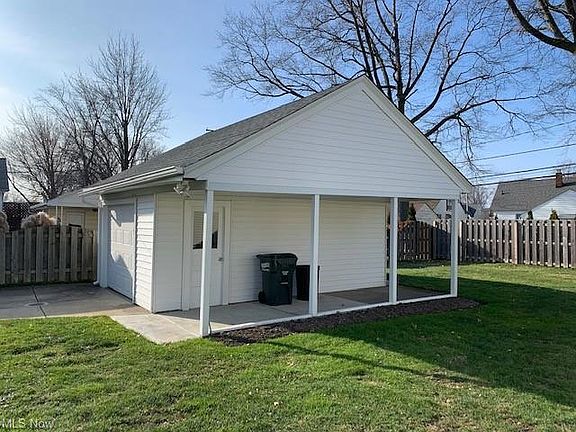 3rd image of 304 Woodmere Dr