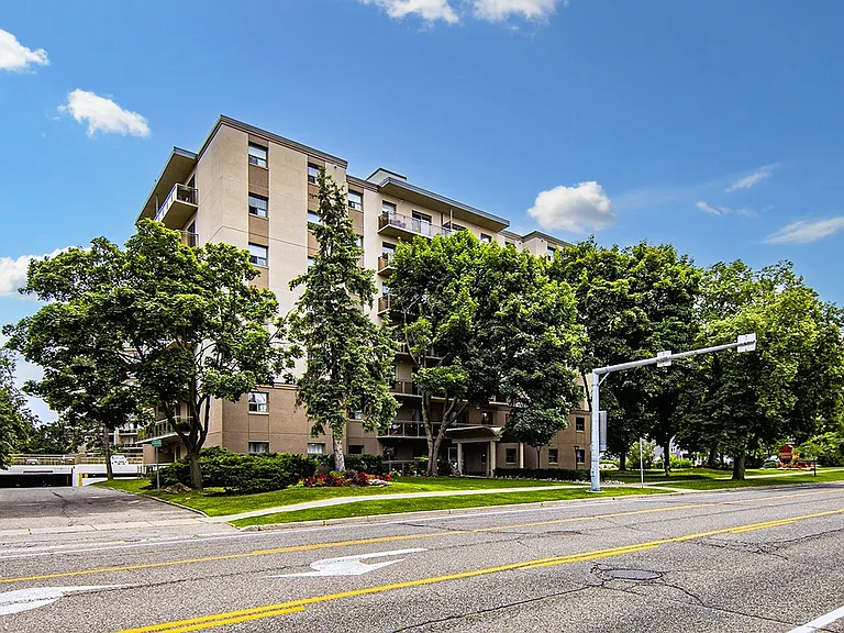 325 N Park St — Photo 10