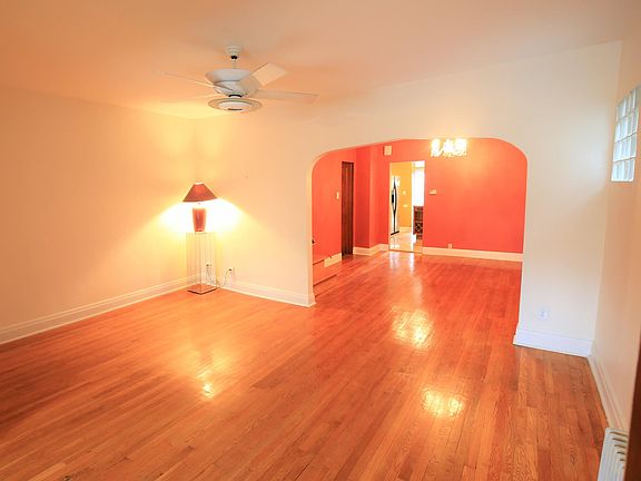 3rd image of 919 S Lyman Ave