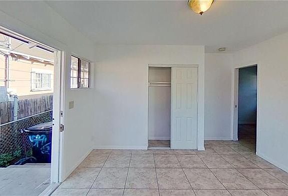 5th image of 1519 W 60th Pl #B