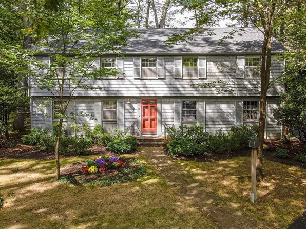 8 Greenwood Rd, Reading, MA 01867