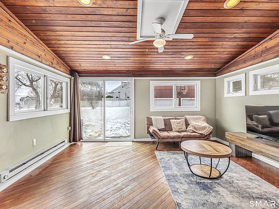 3rd image of 699 Daniels Farm Road