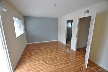master bedroom 16' X 9' not including the walk in closet